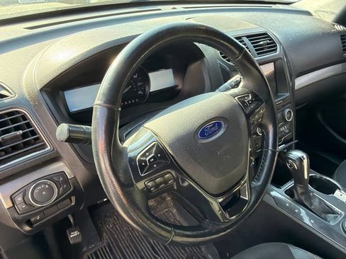 Used 2018 Ford Explorer XLT w/ Equipment Group 202A FWD image 10