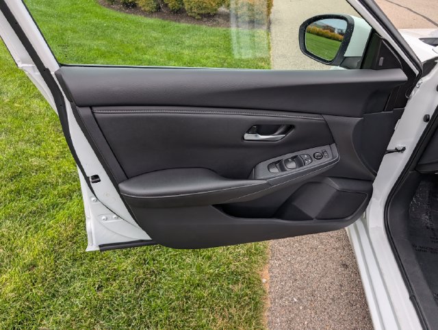 Used 2025 Nissan Sentra SV FWD image 11