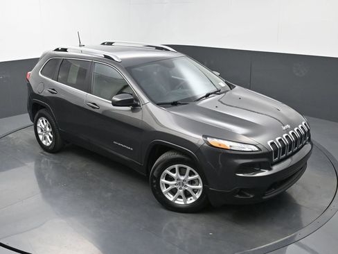 Used 2018 Jeep Cherokee Latitude Plus image 27
