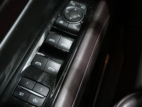 Used 2023 Cadillac Escalade ESV Premium Luxury Platinum AWD/4WD image 13