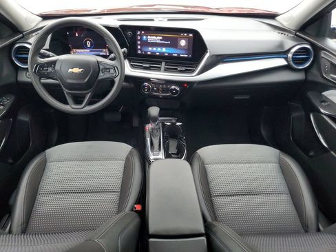 Used 2025 Chevrolet Trax LT FWD image 9