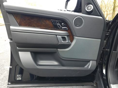 Used 2020 Land Rover Range Rover image 27