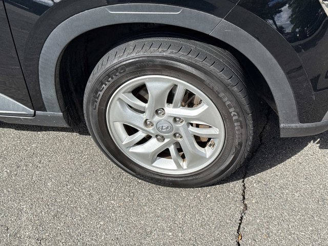 Used 2021 Hyundai Venue SE FWD image 4