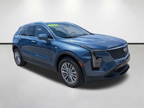 Used 2025 Cadillac XT4 Premium Luxury FWD image 2