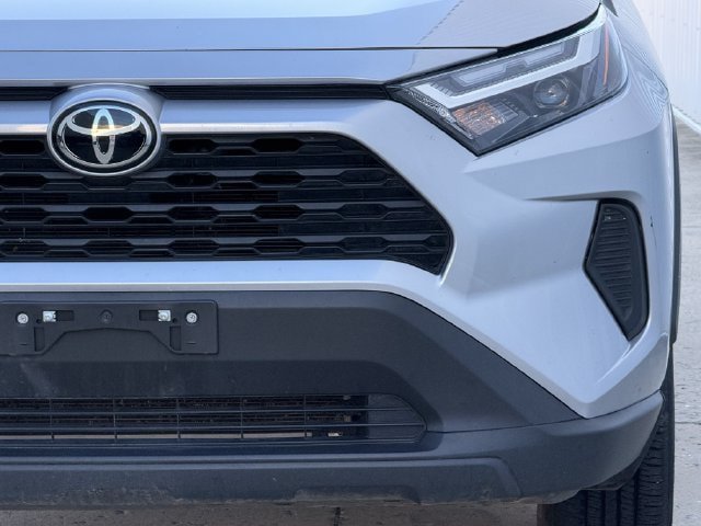 Used 2025 Toyota RAV4 XLE FWD image 9