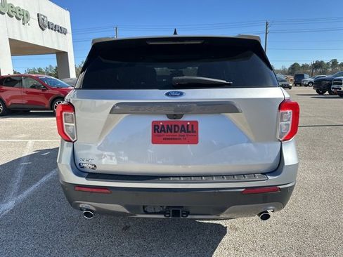 Used 2021 Ford Explorer XLT w/ Equipment Group 202A image 6