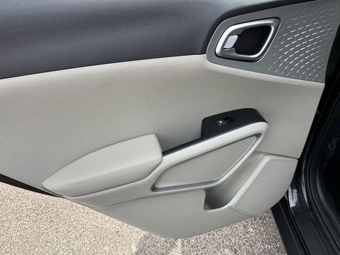 Used 2023 Kia Soul LX w/ LX Technology Package image 27