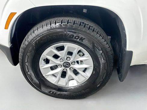 Used 2025 Nissan Frontier S RWD image 29