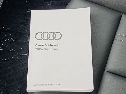 Used 2024 Audi Q4 e-tron Premium Plus image 30