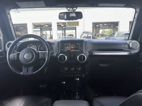 Used 2016 Jeep Wrangler Unlimited Sahara w/ Connectivity Group AWD/4WD image 18