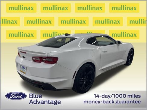 Used 2021 Chevrolet Camaro LT image 3