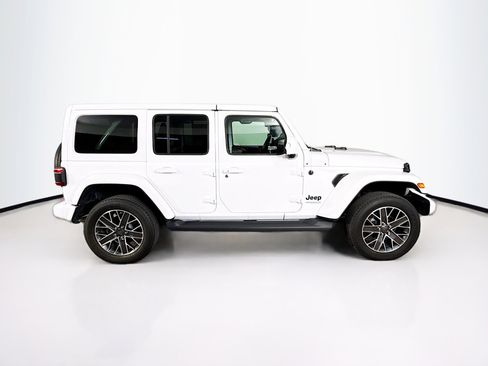 Used 2022 Jeep Wrangler Unlimited Sahara image 2