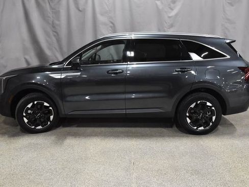 Used 2024 Kia Sorento S image 5