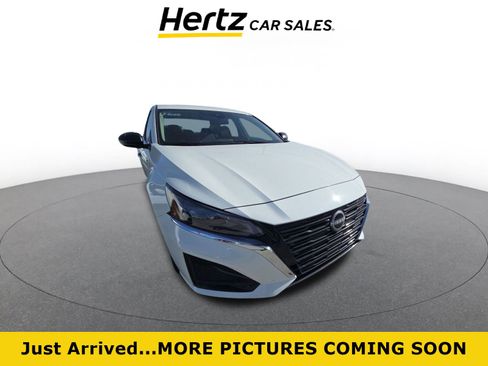Used 2025 Nissan Altima 2.5 SV image 1