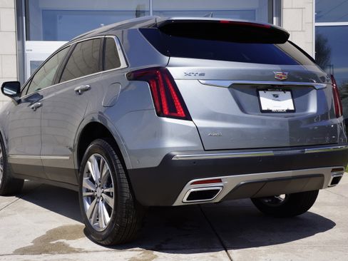 Used 2025 Cadillac XT5 Premium Luxury image 9