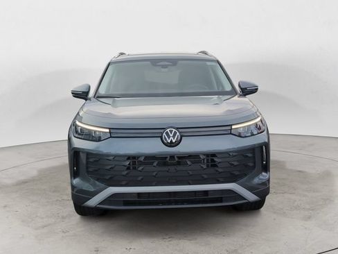 Used 2026 Volkswagen Tiguan SE w/ Panoramic Sunroof Package AWD/4WD image 8