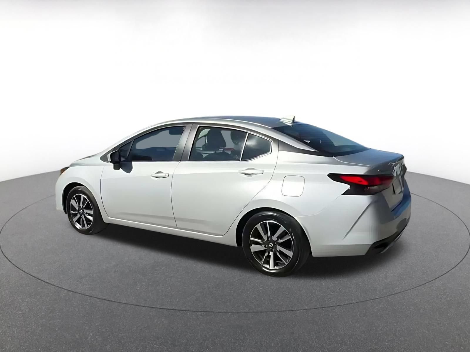 Used 2025 Nissan Versa SV FWD image 9