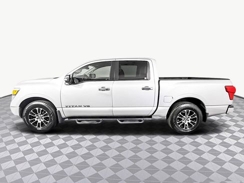 Used 2020 Nissan Titan SV image 6