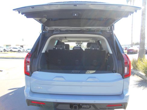 Used 2025 Ford Expedition Active image 12