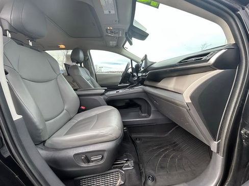 Used 2022 Toyota Sienna XLE image 31