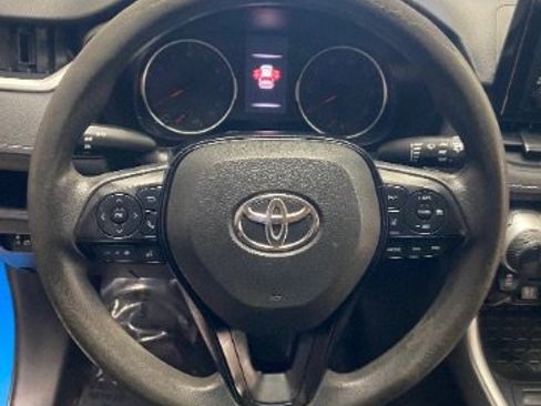 Used 2019 Toyota RAV4 LE image 18