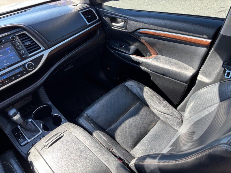 Used 2014 Toyota Highlander Limited Platinum AWD/4WD image 15