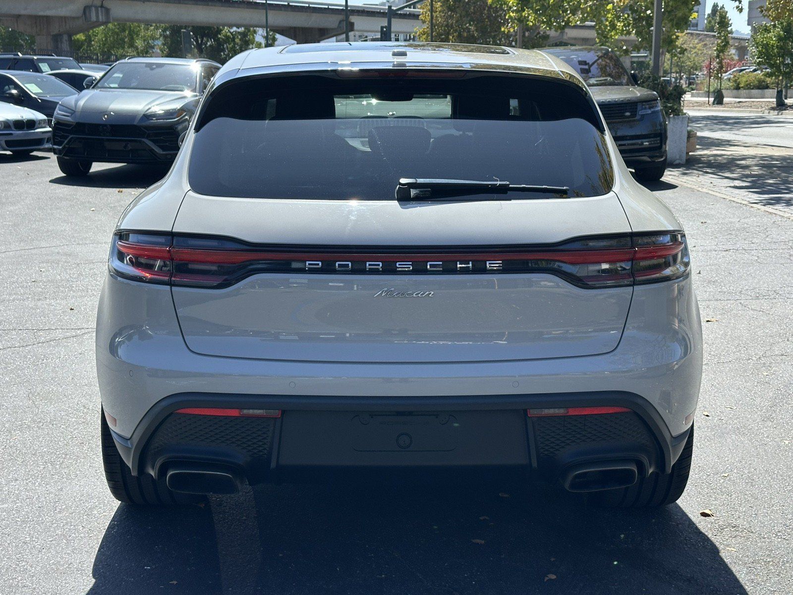 Used 2023 Porsche Macan AWD/4WD image 10