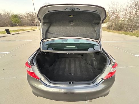 Used 2014 Toyota Camry LE image 10