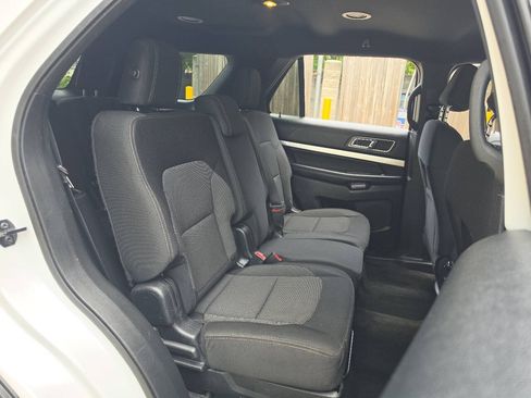 Used 2017 Ford Explorer XLT FWD image 10