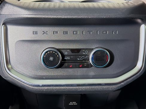Used 2025 Ford Expedition King Ranch image 28