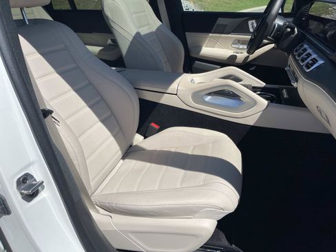 Used 2024 Mercedes-Benz GLS 450 4MATIC image 26