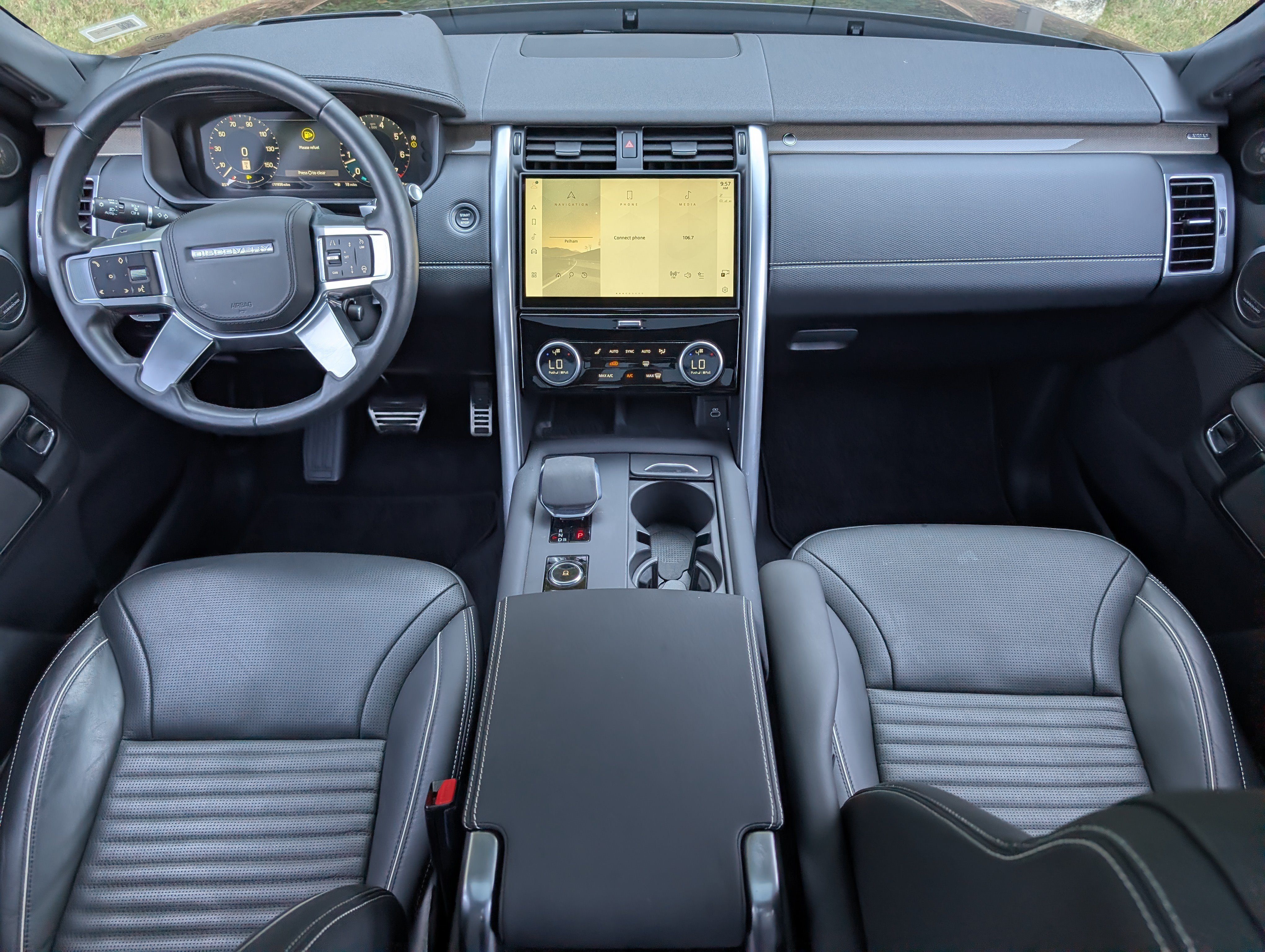 Used 2023 Land Rover Discovery Metropolitan Edition AWD/4WD image 28