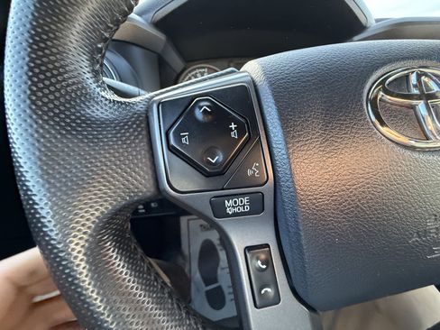 Used 2018 Toyota Tacoma TRD Sport image 27