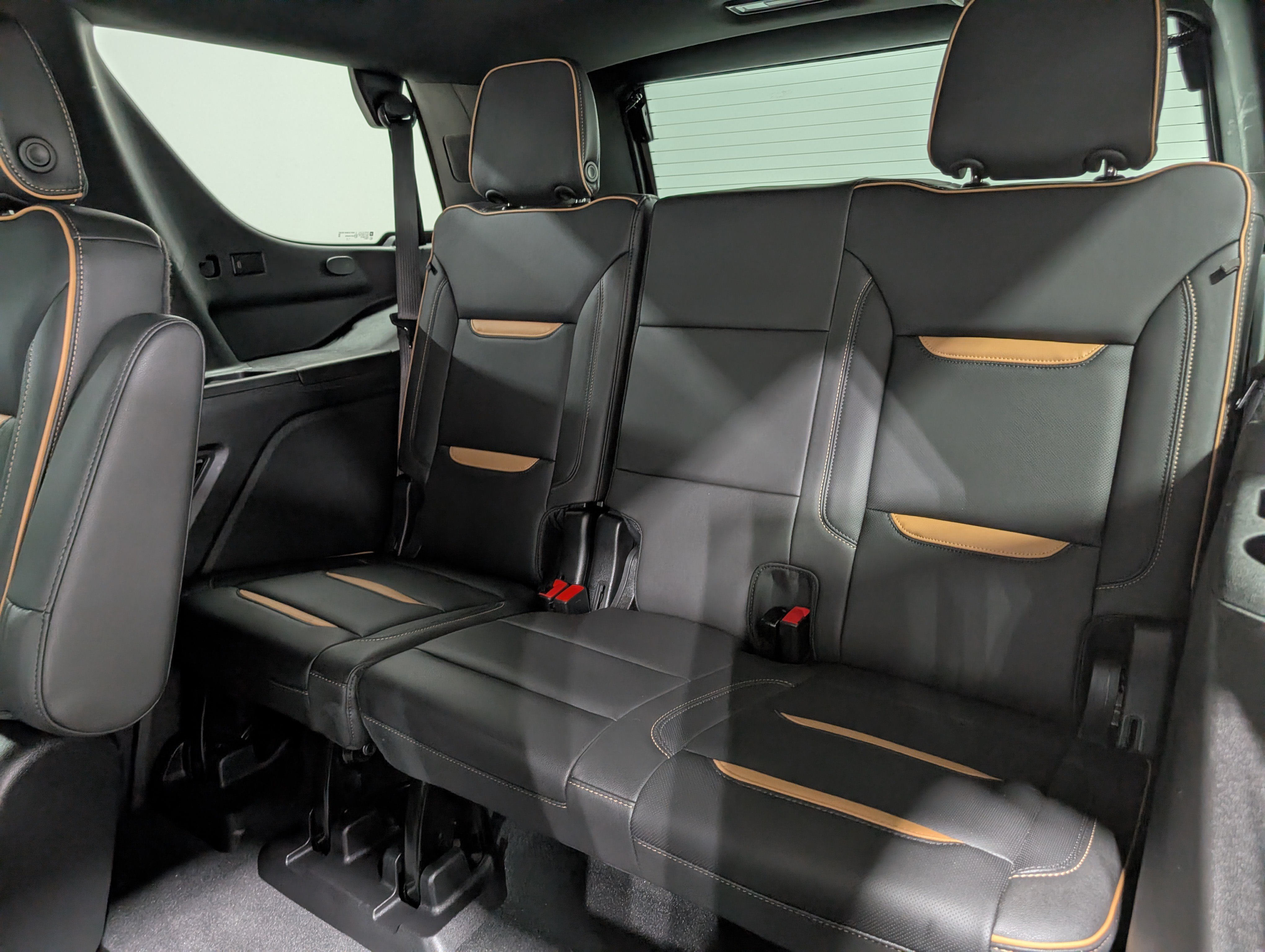 Used 2024 GMC Yukon AT4 w/ Technology Package AWD/4WD image 18