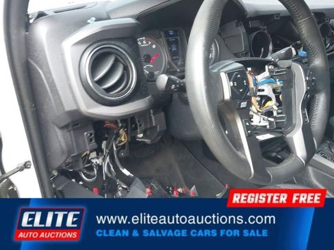 Used 2018 Toyota Tacoma TRD Sport w/ Technology Package image 12