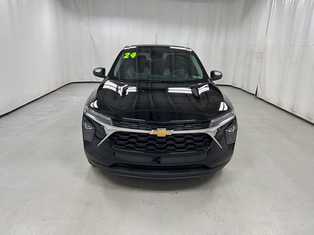 Used 2024 Chevrolet Trax LS w/ Driver Confidence Package FWD image 3