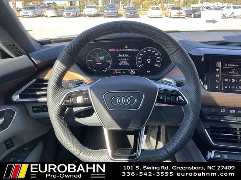 Used 2024 Audi e-tron GT Premium Plus image 14