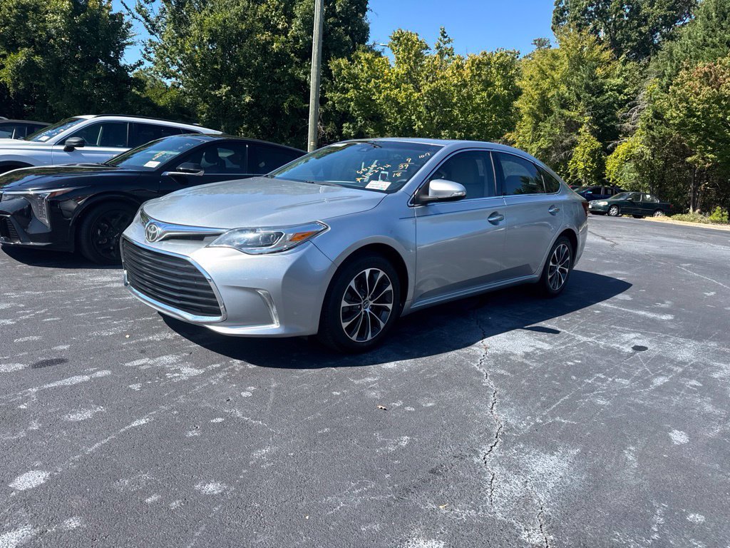 Used 2018 Toyota Avalon XLE Premium FWD image 1