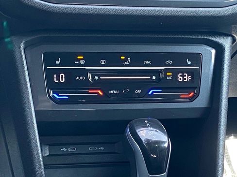 Certified 2022 Volkswagen Tiguan SE R-Line image 11