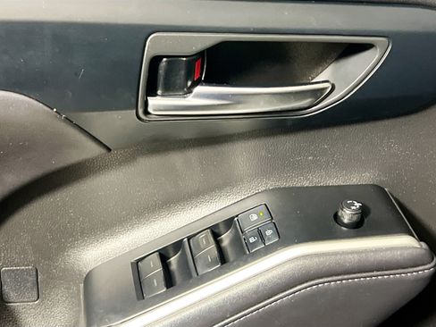 Used 2020 Toyota Highlander XLE FWD image 16