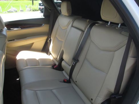 Used 2017 Cadillac XT5 Premium Luxury AWD/4WD image 20