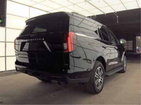 Certified 2025 Ford Expedition Active AWD/4WD image 4