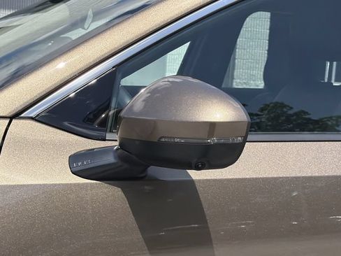 Used 2025 Nissan Kicks SR FWD image 8