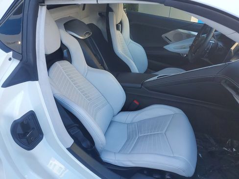 Used 2024 Chevrolet Corvette Stingray Premium Conv w/ Z51 Performance Package image 11