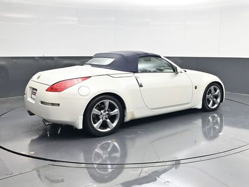 Used 2006 Nissan 350Z Touring image 3