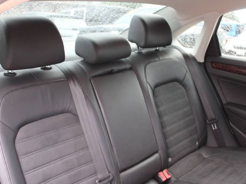 Used 2012 Volkswagen Passat TDI SEL Premium FWD image 11