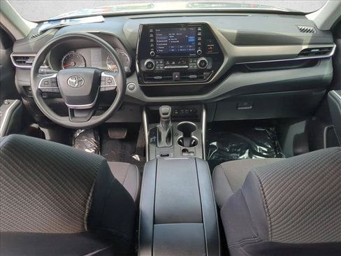 Used 2022 Toyota Highlander L FWD image 16