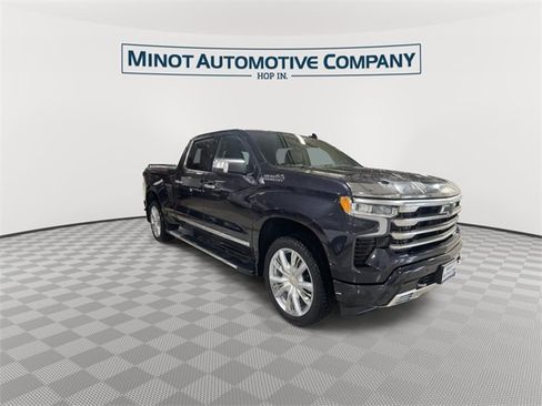 Used 2024 Chevrolet Silverado 1500 High Country w/ Technology Package image 2