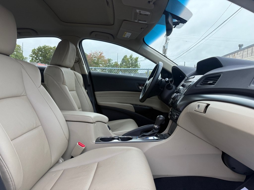 Used 2013 Acura ILX w/ Premium Package FWD image 9