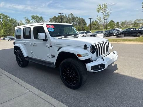 Used 2022 Jeep Wrangler Unlimited Sahara AWD/4WD image 6